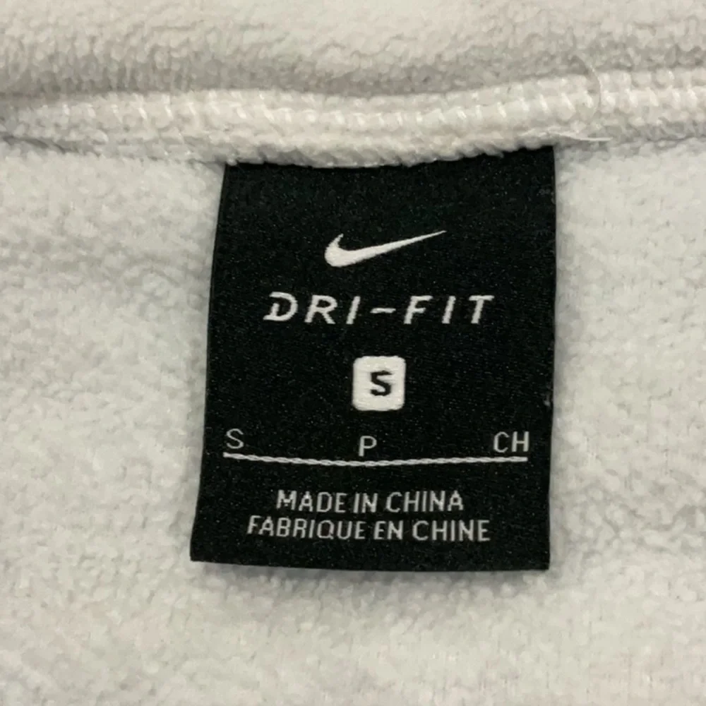 Ohio State fleece. Super warm. Pet and smoke free home. Offers welcome. - Picture 3 of 4